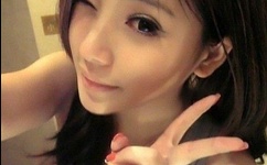 夏季短袖看见女生内衣